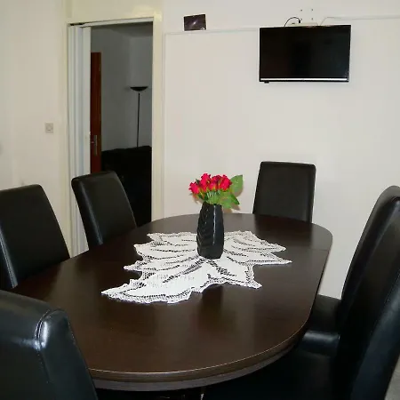 Appartamento Apartman U Blizini Arene Pola