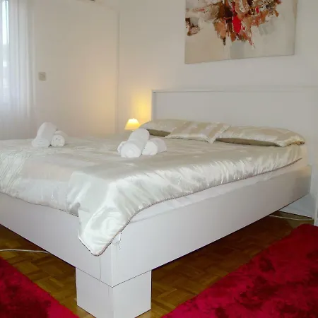 Apartman U Blizini Arene Appartamento